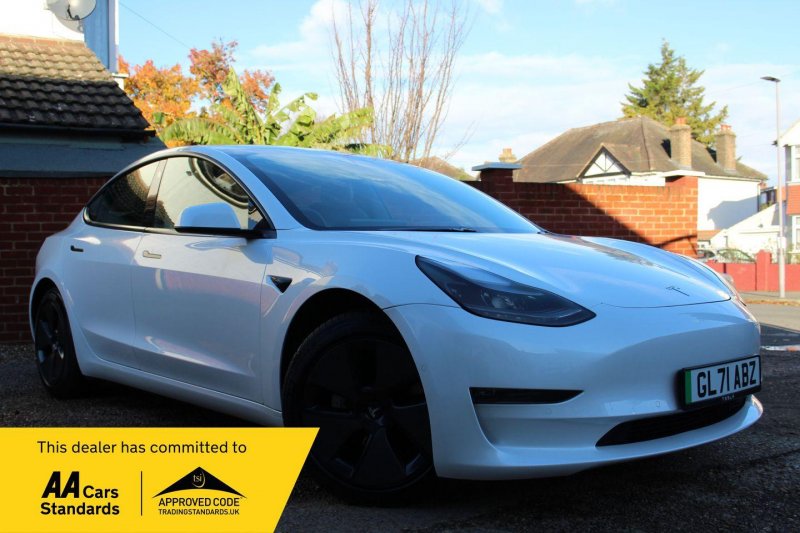 TESLA MODEL 3