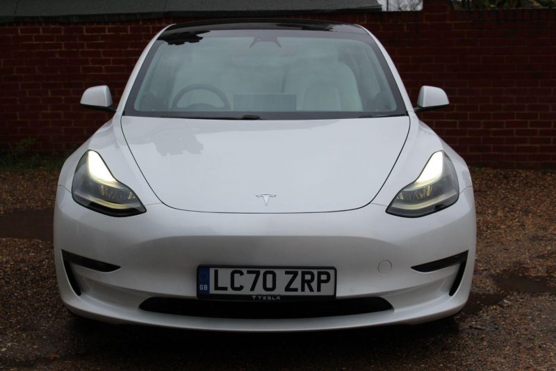 TESLA MODEL 3