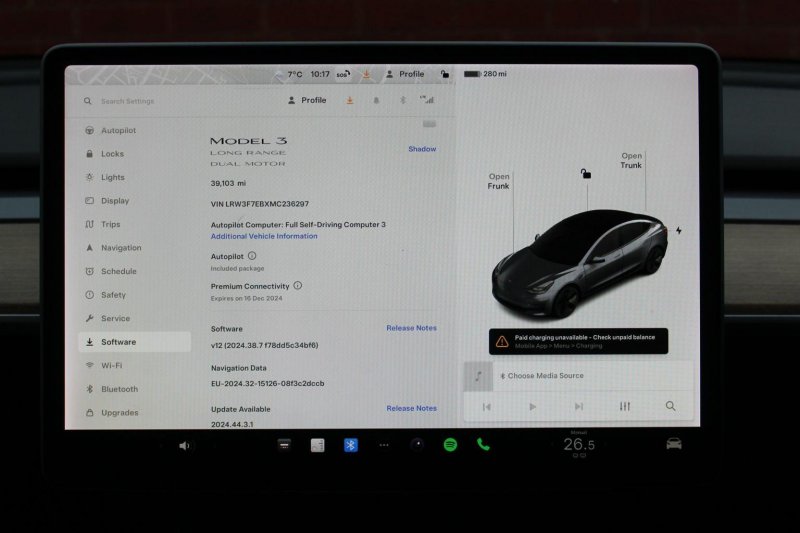 TESLA MODEL 3
