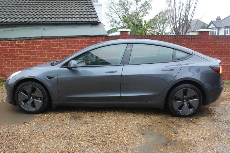 TESLA MODEL 3