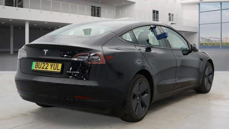 TESLA MODEL 3