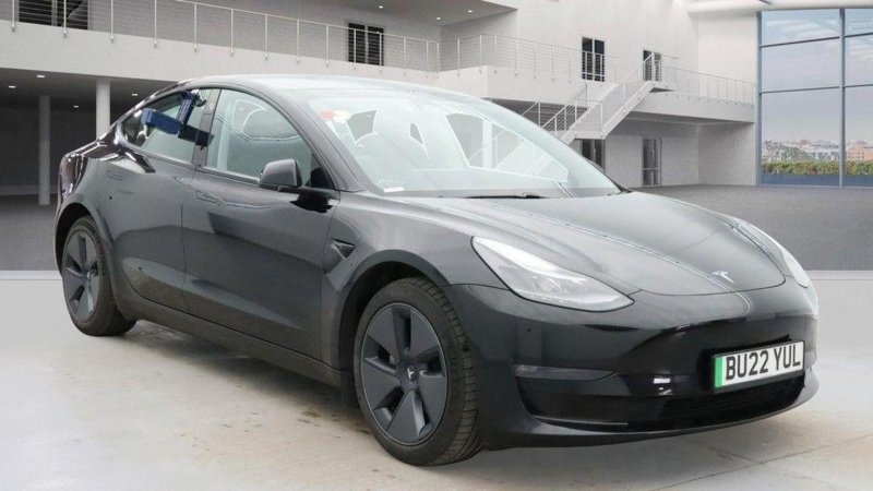 TESLA MODEL 3