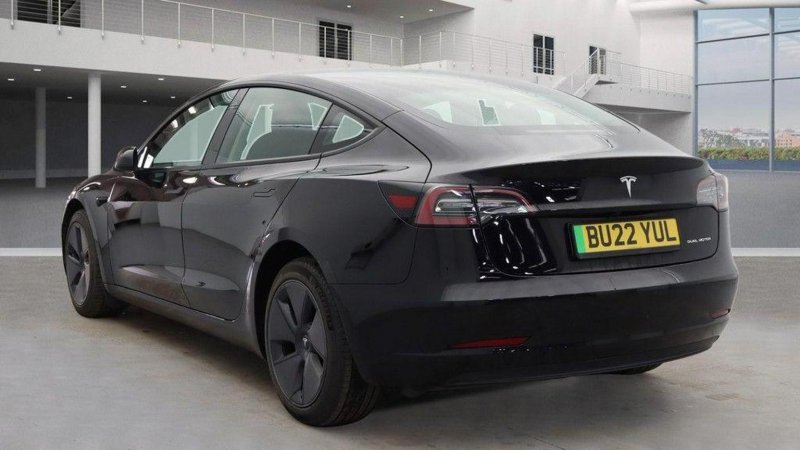 TESLA MODEL 3