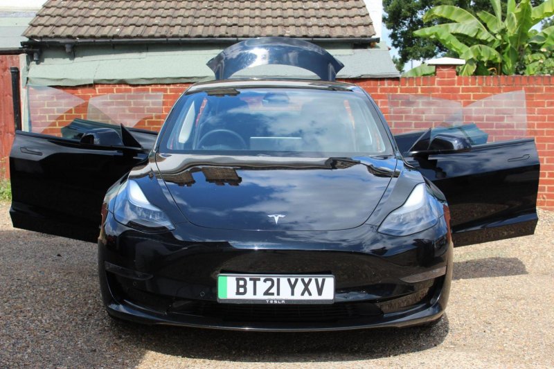 TESLA MODEL 3
