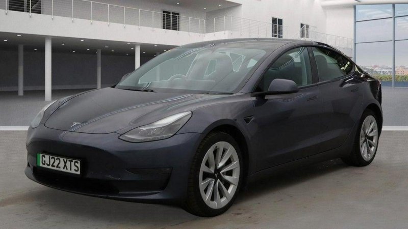 TESLA MODEL 3