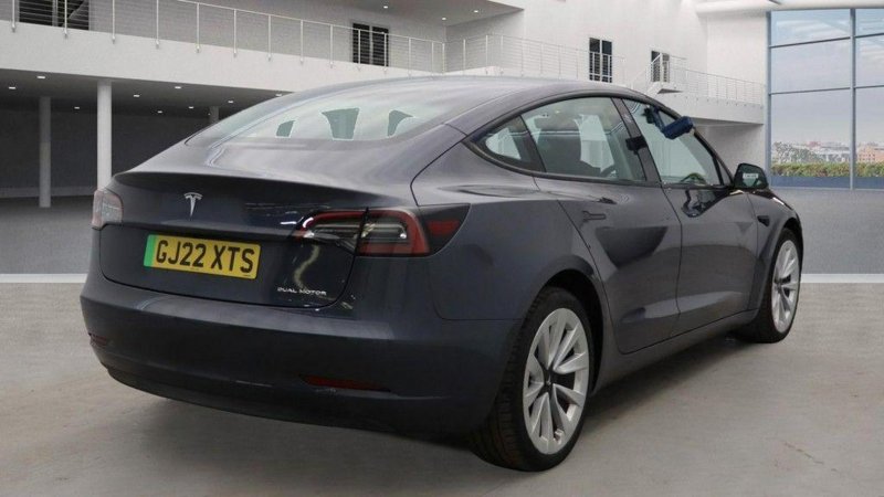 TESLA MODEL 3